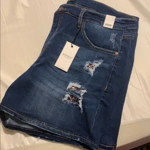 NWT // Judy Blue // distressed denim shorts